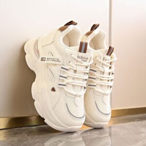 Thick soled air cushion shock-absorbing sports shoes